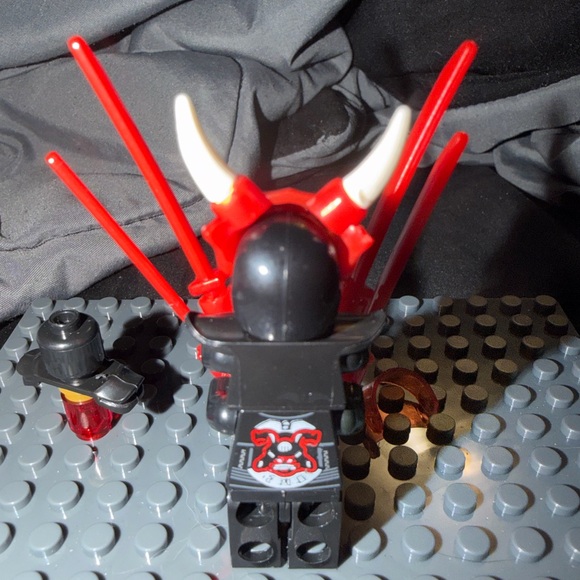 Mr. E Ninjago Minifigure - 2 Build - Picture 3 of 6